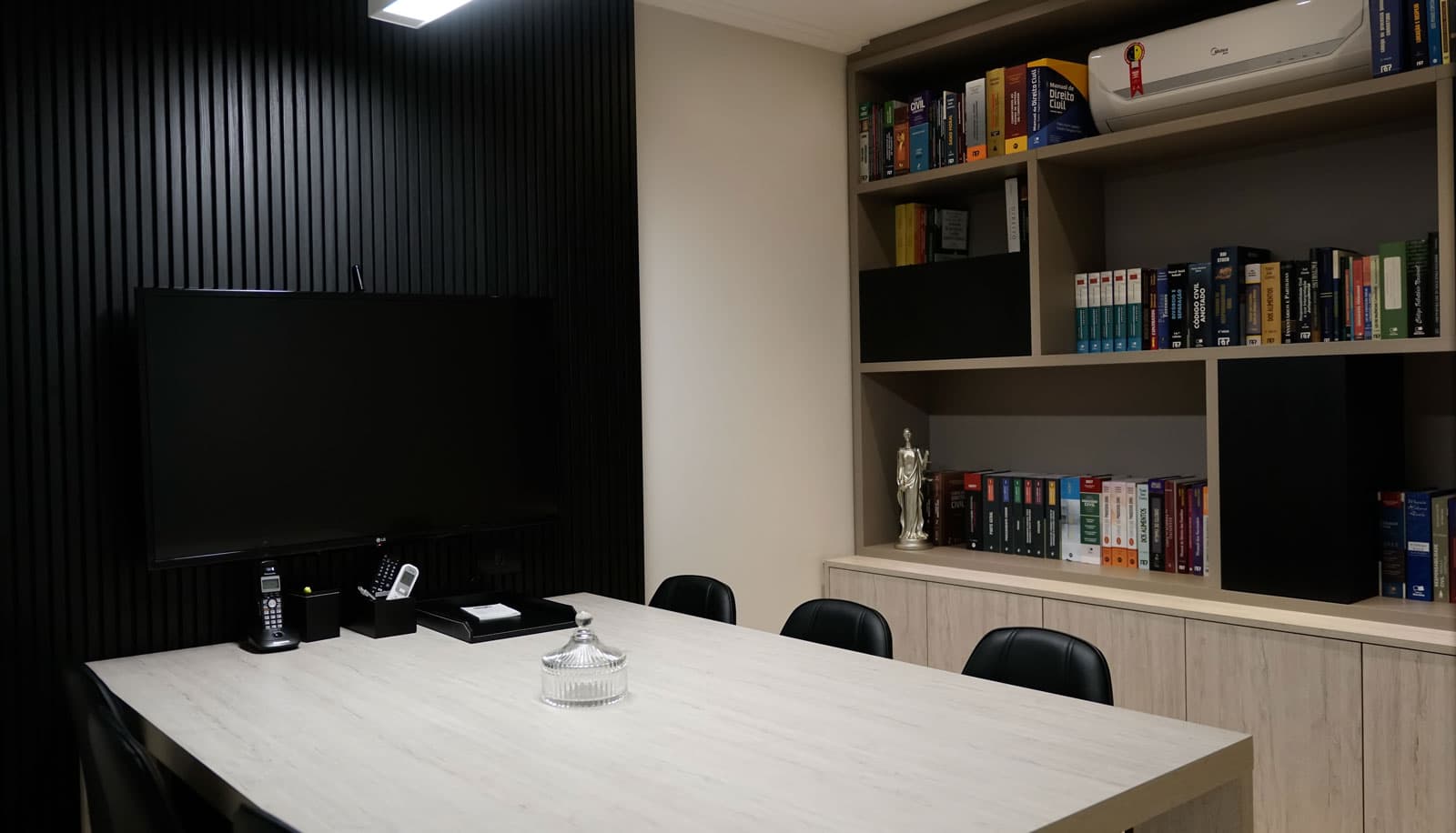 Sala de reuniões — Morales Politi